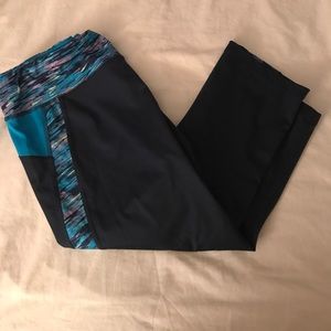 Trek Gear Drytek Capri Blue Legging Size L.